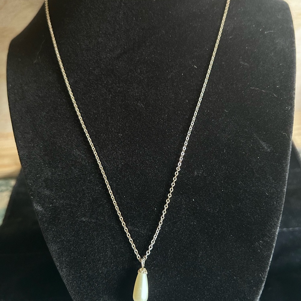 Elegant Silver Necklace with Pearl Pendant
